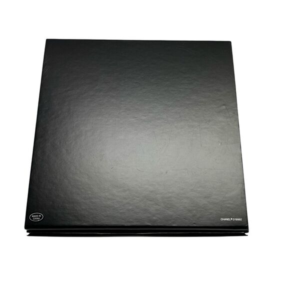 Authentic CHANEL Gift Box Empty Medium Box White With Black Trim 8"x8"x3.5" - Picture 4 of 9